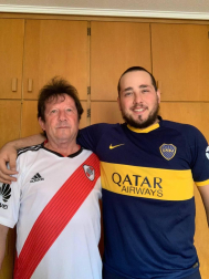 Los lectores de Diario de Navarra posan con la camiseta de sus equipos preferidos durante el confinamiento en sus casa con motivo de la pandemia de coronavirus.