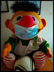 Los lectores de Diario de Navarra posan con la camiseta de sus equipos preferidos durante el confinamiento en sus casa con motivo de la pandemia de coronavirus.