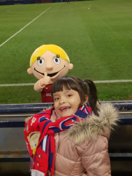 Los lectores de Diario de Navarra posan con la camiseta de sus equipos preferidos durante el confinamiento en sus casa con motivo de la pandemia de coronavirus.