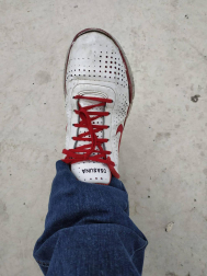Los lectores de Diario de Navarra posan con la camiseta de sus equipos preferidos durante el confinamiento en sus casa con motivo de la pandemia de coronavirus.