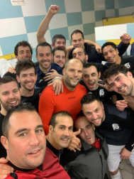 Los lectores de Diario de Navarra posan con la camiseta de sus equipos preferidos durante el confinamiento en sus casa con motivo de la pandemia de coronavirus.