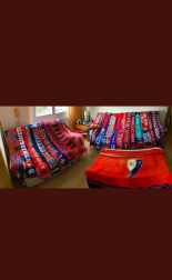 Los lectores de Diario de Navarra posan con la camiseta de sus equipos preferidos durante el confinamiento en sus casa con motivo de la pandemia de coronavirus.