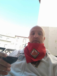 El pañuelo de San Fermín este sábado en todas las ventanas de Navarra. Esa es la idea con la que la capilla de San Fermín hace un llamamiento con motivo del cuarto peldaño de la escalera, este 4 de abril,