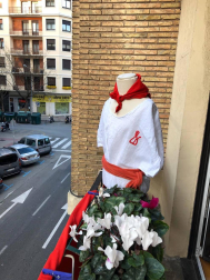 El pañuelo de San Fermín este sábado en todas las ventanas de Navarra. Esa es la idea con la que la capilla de San Fermín hace un llamamiento con motivo del cuarto peldaño de la escalera, este 4 de abril,