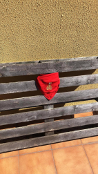 El pañuelo de San Fermín este sábado en todas las ventanas de Navarra. Esa es la idea con la que la capilla de San Fermín hace un llamamiento con motivo del cuarto peldaño de la escalera, este 4 de abril,