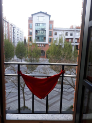 El pañuelo de San Fermín este sábado en todas las ventanas de Navarra. Esa es la idea con la que la capilla de San Fermín hace un llamamiento con motivo del cuarto peldaño de la escalera, este 4 de abril,