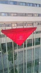 El pañuelo de San Fermín este sábado en todas las ventanas de Navarra. Esa es la idea con la que la capilla de San Fermín hace un llamamiento con motivo del cuarto peldaño de la escalera, este 4 de abril,
