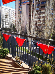 El pañuelo de San Fermín este sábado en todas las ventanas de Navarra. Esa es la idea con la que la capilla de San Fermín hace un llamamiento con motivo del cuarto peldaño de la escalera, este 4 de abril,