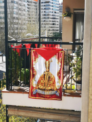 El pañuelo de San Fermín este sábado en todas las ventanas de Navarra. Esa es la idea con la que la capilla de San Fermín hace un llamamiento con motivo del cuarto peldaño de la escalera, este 4 de abril,