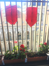El pañuelo de San Fermín este sábado en todas las ventanas de Navarra. Esa es la idea con la que la capilla de San Fermín hace un llamamiento con motivo del cuarto peldaño de la escalera, este 4 de abril,