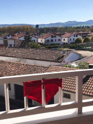 El pañuelo de San Fermín este sábado en todas las ventanas de Navarra. Esa es la idea con la que la capilla de San Fermín hace un llamamiento con motivo del cuarto peldaño de la escalera, este 4 de abril,
