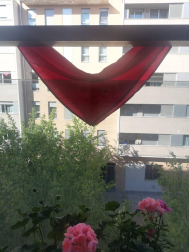 El pañuelo de San Fermín este sábado en todas las ventanas de Navarra. Esa es la idea con la que la capilla de San Fermín hace un llamamiento con motivo del cuarto peldaño de la escalera, este 4 de abril,