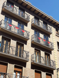 El pañuelo de San Fermín este sábado en todas las ventanas de Navarra. Esa es la idea con la que la capilla de San Fermín hace un llamamiento con motivo del cuarto peldaño de la escalera, este 4 de abril,
