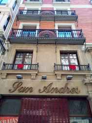 El pañuelo de San Fermín este sábado en todas las ventanas de Navarra. Esa es la idea con la que la capilla de San Fermín hace un llamamiento con motivo del cuarto peldaño de la escalera, este 4 de abril,