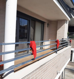 El pañuelo de San Fermín este sábado en todas las ventanas de Navarra. Esa es la idea con la que la capilla de San Fermín hace un llamamiento con motivo del cuarto peldaño de la escalera, este 4 de abril,