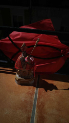 El pañuelo de San Fermín este sábado en todas las ventanas de Navarra. Esa es la idea con la que la capilla de San Fermín hace un llamamiento con motivo del cuarto peldaño de la escalera, este 4 de abril,