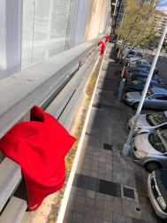 El pañuelo de San Fermín este sábado en todas las ventanas de Navarra. Esa es la idea con la que la capilla de San Fermín hace un llamamiento con motivo del cuarto peldaño de la escalera, este 4 de abril,