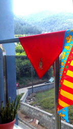 El pañuelo de San Fermín este sábado en todas las ventanas de Navarra. Esa es la idea con la que la capilla de San Fermín hace un llamamiento con motivo del cuarto peldaño de la escalera, este 4 de abril,