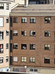 El pañuelo de San Fermín este sábado en todas las ventanas de Navarra. Esa es la idea con la que la capilla de San Fermín hace un llamamiento con motivo del cuarto peldaño de la escalera, este 4 de abril,