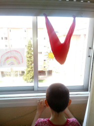 El pañuelo de San Fermín este sábado en todas las ventanas de Navarra. Esa es la idea con la que la capilla de San Fermín hace un llamamiento con motivo del cuarto peldaño de la escalera, este 4 de abril,
