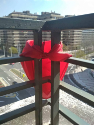 El pañuelo de San Fermín este sábado en todas las ventanas de Navarra. Esa es la idea con la que la capilla de San Fermín hace un llamamiento con motivo del cuarto peldaño de la escalera, este 4 de abril,