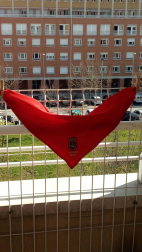 El pañuelo de San Fermín este sábado en todas las ventanas de Navarra. Esa es la idea con la que la capilla de San Fermín hace un llamamiento con motivo del cuarto peldaño de la escalera, este 4 de abril,