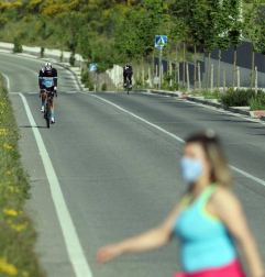 Imágenes de la jornada del 2 de mayo, en la que los navarros pueden salir a la calle a pasear y hacer deporte entre las 6 y las 10 de la mañana, y las 20 y las 23 de la noche.