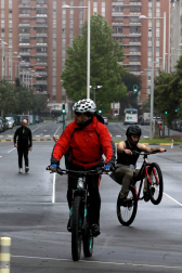 Imágenes de la jornada del 2 de mayo, en la que los navarros pueden salir a la calle a pasear y hacer deporte entre las 6 y las 10 de la mañana, y las 20 y las 23 de la noche.