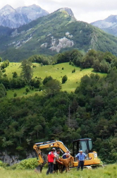 Un potro atrapado en una sima de tres metros en las inmediaciones del refugio de Olorón de Isaba  fue rescatado este sábado, sobre las doce y media del mediodía.