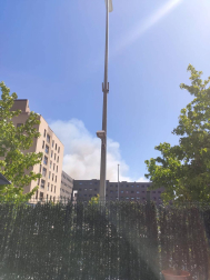 Las llamas afectaron a un campo cosechado quemado la paja restante y ocasionando una columna de humo que alertó este domingo, 21 de junio, a los vecinos de Sarriguren.