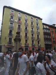Imágenes de la calle Navarrería esta tarde