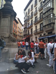 Imágenes de la calle Navarrería esta tarde