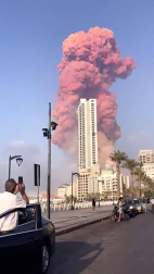 Al menos 50 personas han muerto y 2.700 han resultado heridas este martes a causa de dos potentes explosiones que han sacudido la zona del puerto de la capital de Líbano, Beirut.