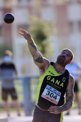 La primera jornada del campeonato navarro absoluto de atletismo se disputó este sábado en las pistas de Larrabide. Las diferentes pruebas tuvieron que disputarse a puerta cerrada debido a las medidas de seguridad por la pandemia del coronavirus.