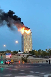 Un gran incendio devora los pisos superiores de una torre del norte de Madrid