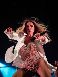 Lola Índigo devuelve la música al Navarra Arena