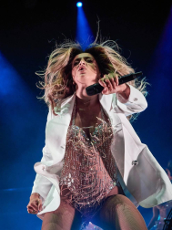 Lola Índigo devuelve la música al Navarra Arena