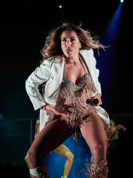 Lola Índigo devuelve la música al Navarra Arena