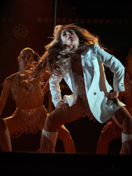 Lola Índigo devuelve la música al Navarra Arena