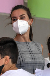 La reina Letizia inaugura el curso escolar en Milagro y San Adrián