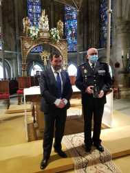 Los Amigos de la Colegiata y el Consejo Navarra del Movimiento Europeo reconocen su labor en el apoyo de los peregrinos