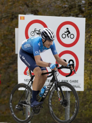Imágenes de la salida desde Pamplona y del desarrollo de la segunda etapa entre Pamplona y Lekunberri.