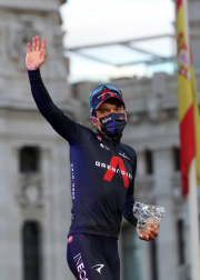 Fotos del podio final de la Vuelta a España 2020 y de su última etapa. Maillot rojo para Roglic y victoria de etapa para Ackermann