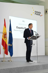 El presidente del Gobierno, Pedro Sánchez, acudió a Pamplona este viernes 13 de noviembre para reunirse con María Chivite y presentar el plan 'España Puede'.