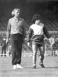 DIego Armando Maradona, el 'Pelusa', exfutbolista argentino y entrenador de fútbol falleció este miércoles 25 de noviembre a causa de una parada cardiorrespiratoria a los 60 años de edad.