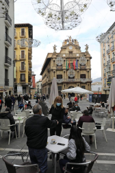 Barañáin, Pamplona, Estella y Tudela, así como el resto de la Comunidad foral, recibieron con visitantes la reapertura de las terrazas de los establecimientos hosteleros este jueves, 26 de noviembre.