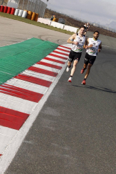 Iker Diges y Alicia Carrera se han proclamado campeones navarros de la distancia de 5 kilómetros en una carrera que ha acogido el Circuito de Los Arcos y que ha sido la primera prueba celebrada en Navarra tras la irrupción de la covid-19.