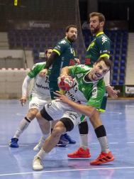 Helvetia Anaitasuna ha ganado 30-25 a Viveros Herol Nava, su cuarta victoria consecutiva que le coloca en sexta posición de la Liga Sacyr Asobal.
