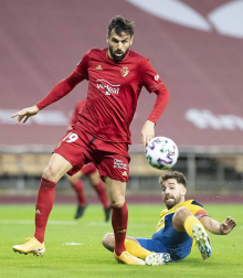 Imágenes del partido de primera ronda de Copa del Rey entre el Tomares y Osasuna, disputado en el estadio de La Cartuja.