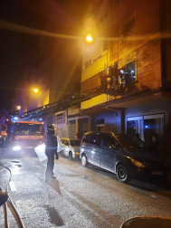 El fuego lo inició un inquilino que se había atrincherado en su casa después de una intervención por violencia de género.